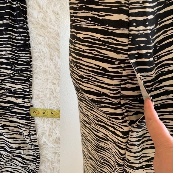 LIKE New, VINCE Black and Cream 100% Silk Shift with Pockets Dress, XS - Picture 15 of 16